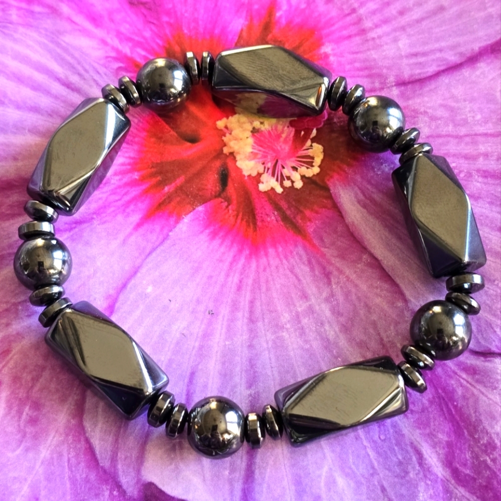 Bracelet with shiny Grey black beads stretch looks like Hematite